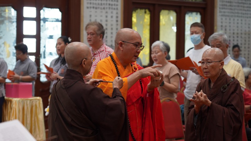 送位仪式结束后,典礼进入“佛前大供”环节