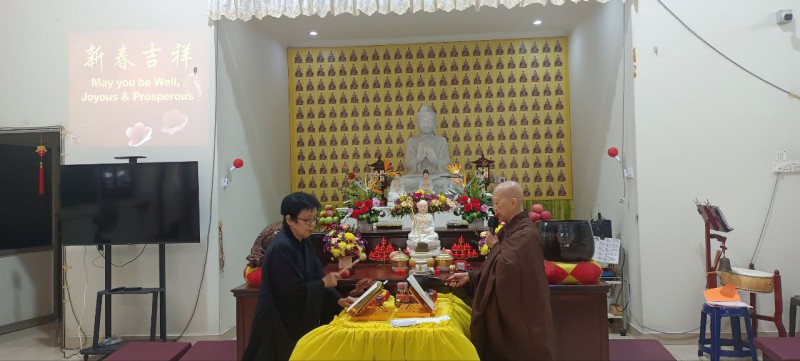 正月初一上午10时正开始,真修法师带领大家念诵《药师如来本愿功德经》