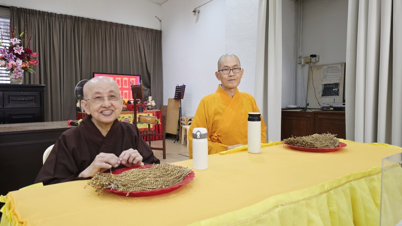 僧伽祝福摊位