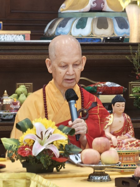 开山唯悟法师带领戒子三唱忏悔文