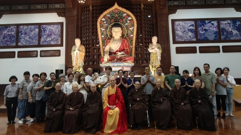 出家仪式大合照