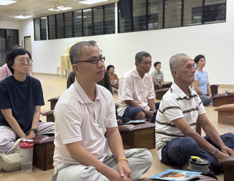 大众恭敬聆听真升法师慈悲开示,法喜充满