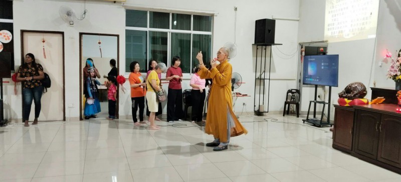 真如法师即兴演唱和讲解“阿弥陀佛力量大”