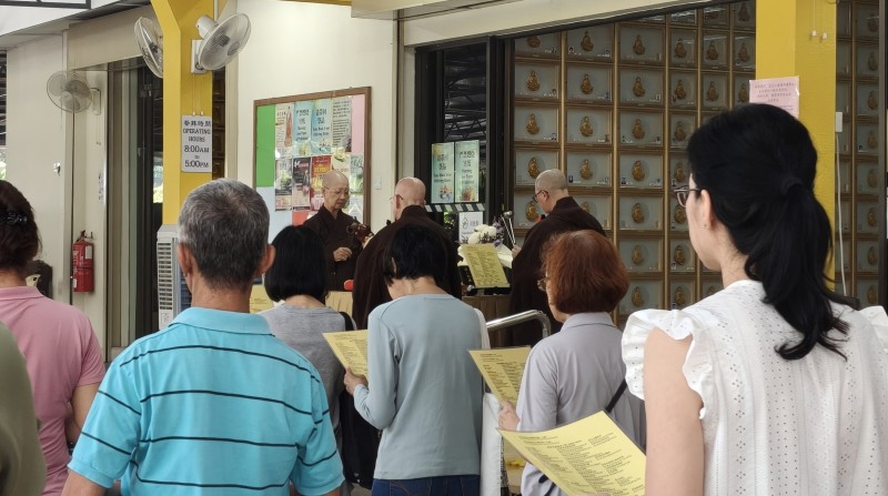 The Sangha members then led everyone to the San Sheng Dian for subsequent dedication ceremonies.